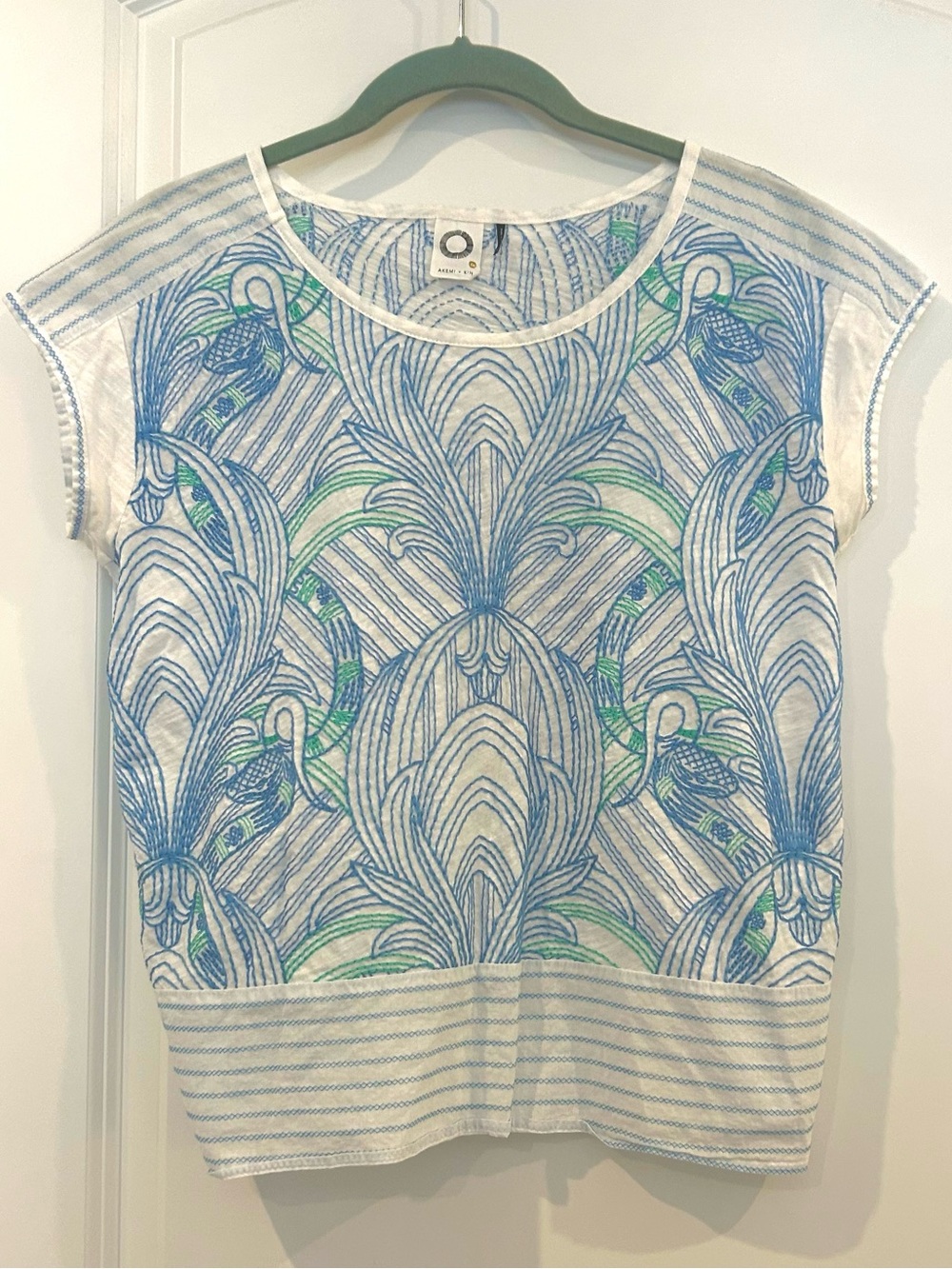EUC XS Petite Anthropologie Akemi + Kin Embroidery Blue & Green Top Tee Shirt